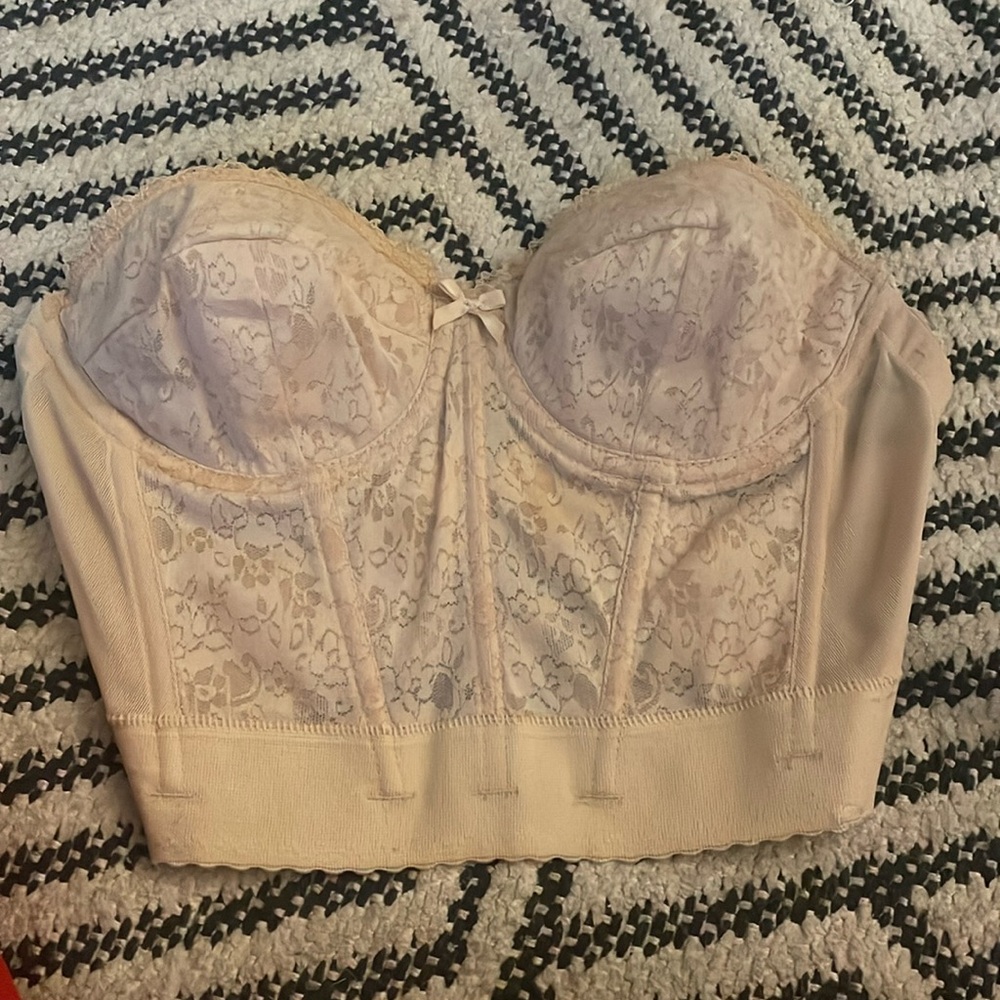 super cute corset , can be styled with a jean jacket and jean pants.